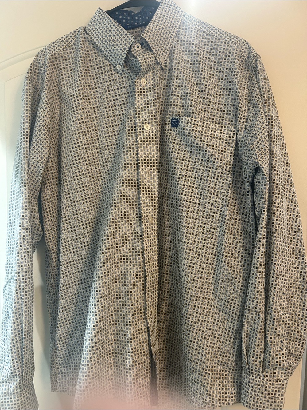 Cinch Men's Blue and White Geometric Button-Down Shirt